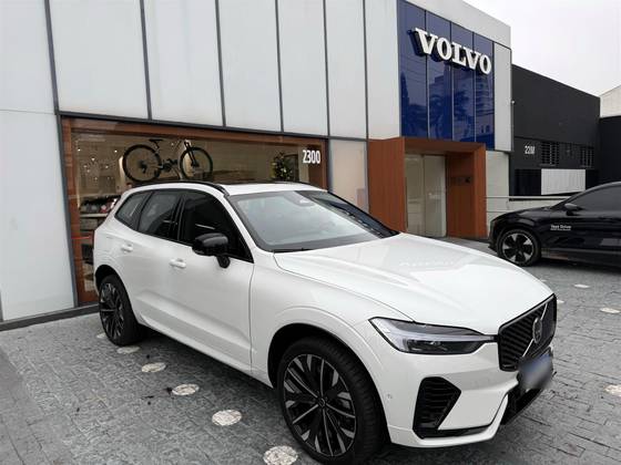 VOLVO XC60 2.0 T8 PHEV ULTRA DARK AWD GEARTRONIC